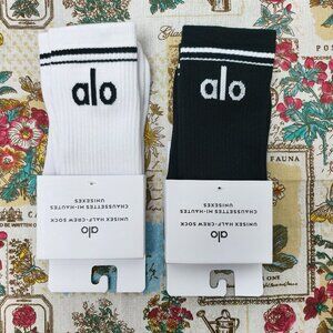 👑POSH NWT ALO Yoga Socks 2 Pairs